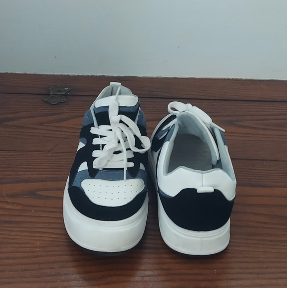 Shoes - Picture 10 of 12